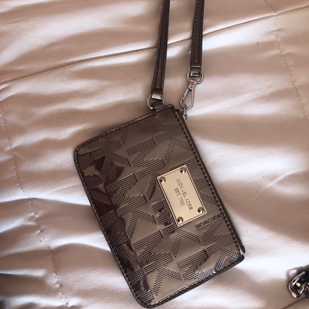 Michael kors wristlet